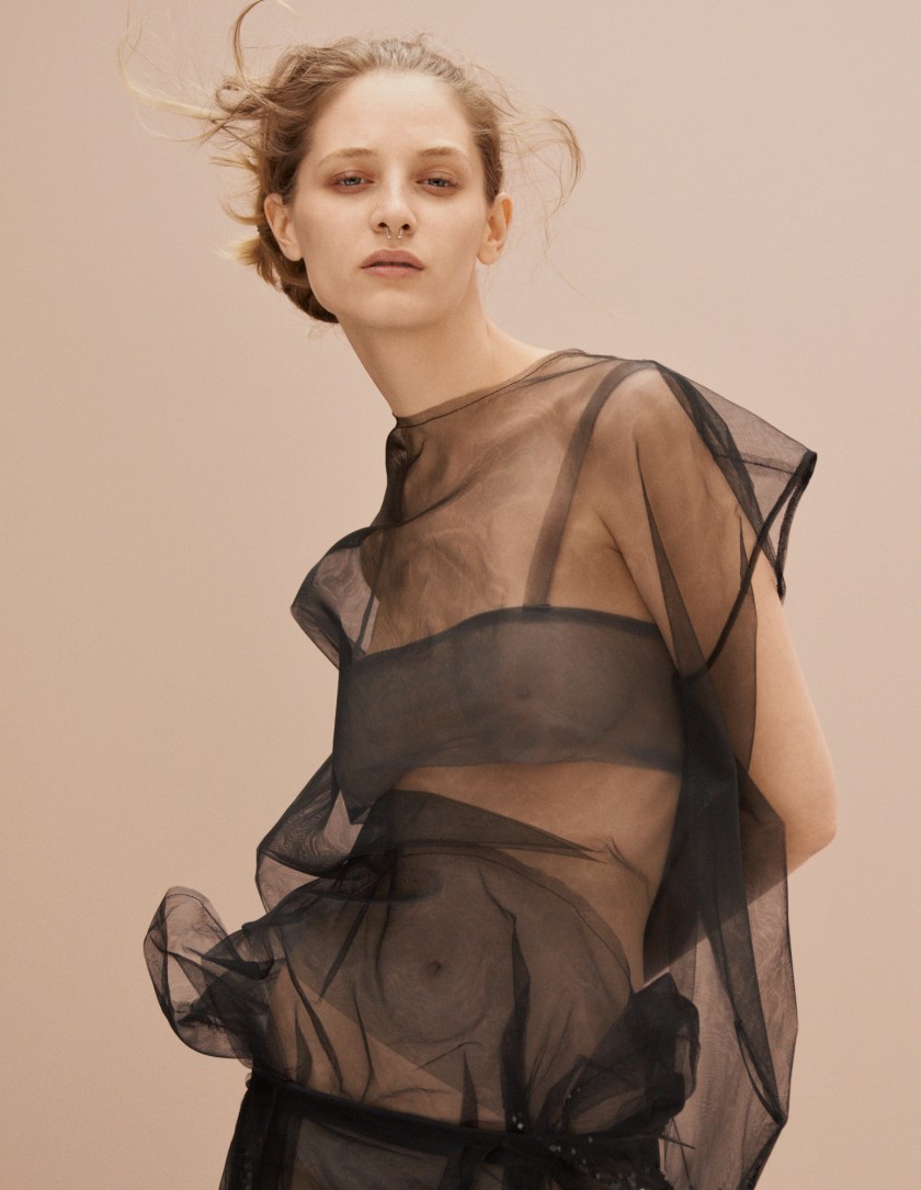 MELINA-GESTO-BY-JULIA-NONI-FOR-VOGUE-GERMANY-JANUARY-2016-2