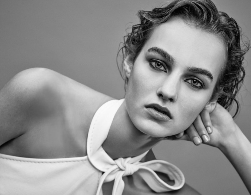 Vogue_China-February_2016-Maartje_Verhoef-by-Ezra_Petronio-04-1024x794