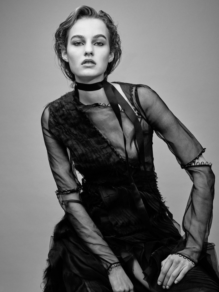 Vogue_China-February_2016-Maartje_Verhoef-by-Ezra_Petronio-05-769x1024