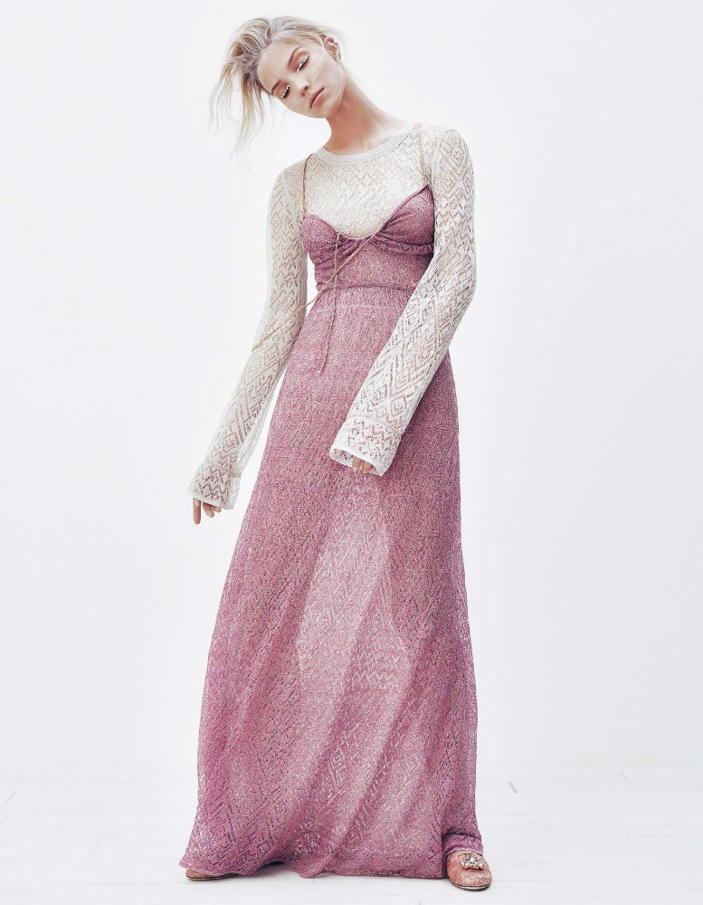 vogue-japan-december-2016-sasha-luss-by-steven-pan-0610f6fc6a5cae50cdaa0cb7ef2b1304dd_thumb