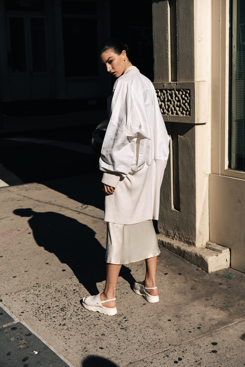 harpers-bazaar-serbia-january-2017-jacquelyn-jablonski-by-paul-mclean-6